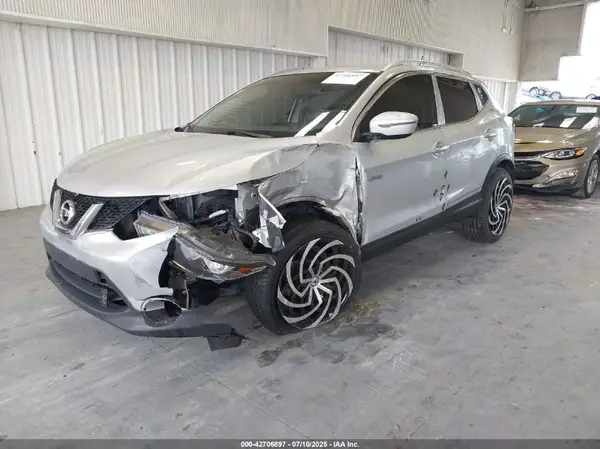 JN1BJ1CP3HW011879 2017 NISSAN ROGUE - Image 2