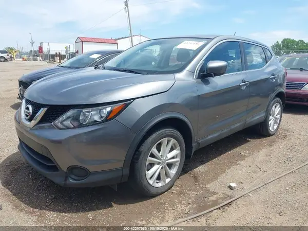 JN1BJ1CP3HW015236 2017 NISSAN ROGUE - Image 2