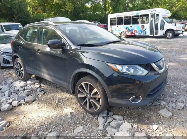 JN1BJ1CP3HW015916 2017 NISSAN ROGUE - Image 1