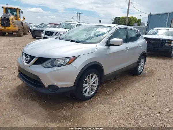 JN1BJ1CP3HW020064 2017 NISSAN ROGUE - Image 2