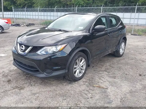 JN1BJ1CP3HW021182 2017 NISSAN ROGUE - Image 2