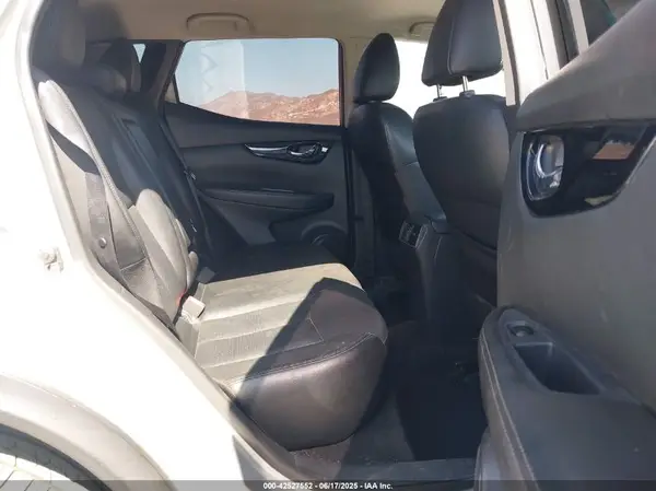 JN1BJ1CP3HW024759 2017 NISSAN ROGUE - Image 8