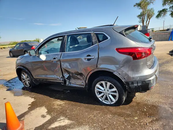 JN1BJ1CP3HW026396 2017 NISSAN ROGUE - Image 2