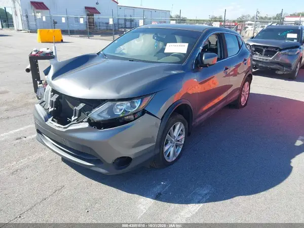JN1BJ1CP3HW031355 2017 NISSAN ROGUE - Image 2