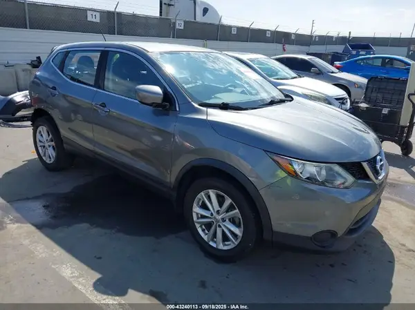 JN1BJ1CP3HW034031 2017 NISSAN ROGUE - Image 1