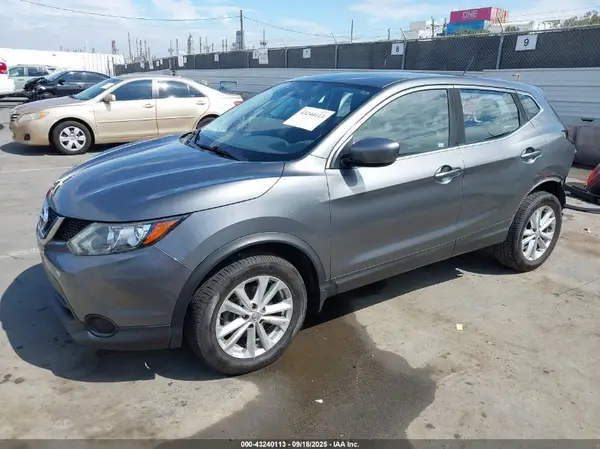 JN1BJ1CP3HW034031 2017 NISSAN ROGUE - Image 2