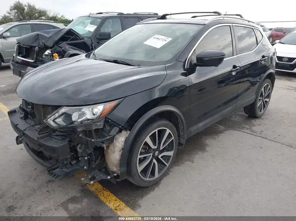 JN1BJ1CP3HW035647 2017 NISSAN ROGUE - Image 2
