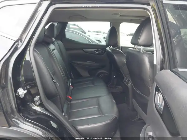 JN1BJ1CP3HW035647 2017 NISSAN ROGUE - Image 8