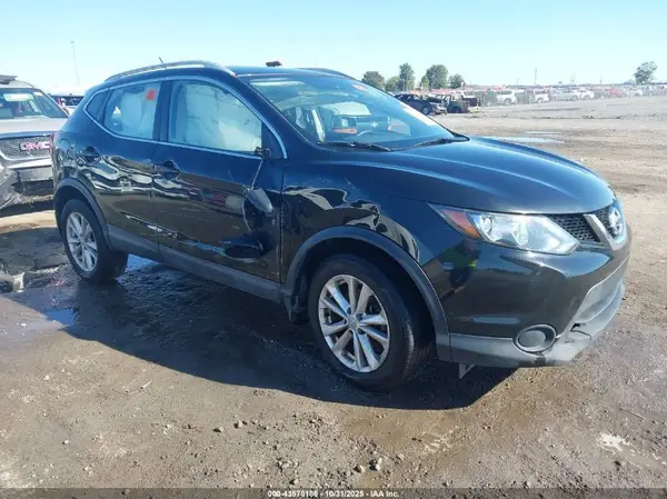 JN1BJ1CP3HW035745 2017 NISSAN ROGUE - Image 1