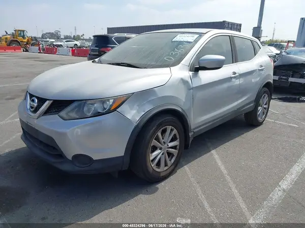JN1BJ1CP3HW036300 2017 NISSAN ROGUE - Image 2