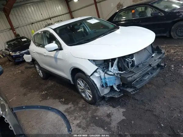 JN1BJ1CP3JW102396 2018 NISSAN ROGUE - Image 1