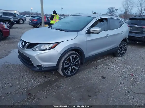 JN1BJ1CP3JW102639 2018 NISSAN ROGUE - Image 2