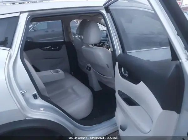 JN1BJ1CP3JW102639 2018 NISSAN ROGUE - Image 8