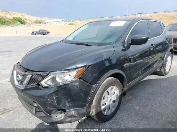 JN1BJ1CP3JW104049 2018 NISSAN ROGUE - Image 2