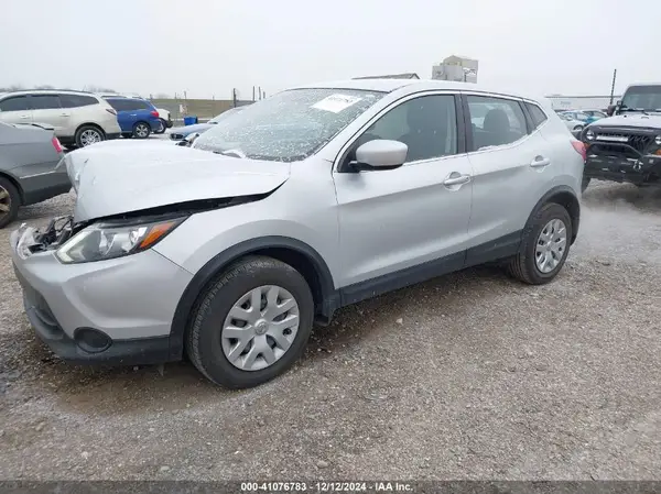 JN1BJ1CP3JW105279 2018 NISSAN ROGUE - Image 2