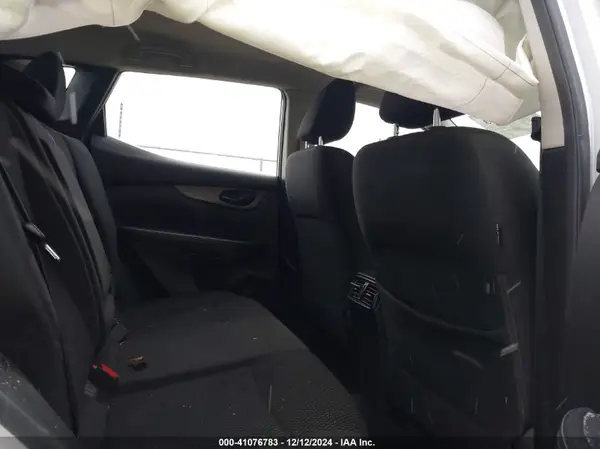 JN1BJ1CP3JW105279 2018 NISSAN ROGUE - Image 8