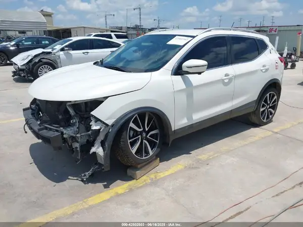JN1BJ1CP3JW107470 2018 NISSAN ROGUE - Image 2