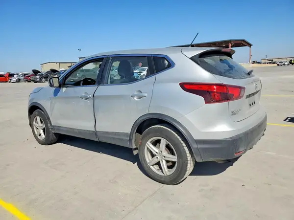 JN1BJ1CP3JW155079 2018 NISSAN ROGUE - Image 2