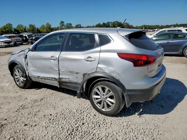 JN1BJ1CP3JW159570 2018 NISSAN ROGUE - Image 2