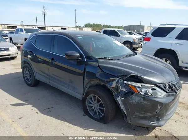 JN1BJ1CP3JW160587 2018 NISSAN ROGUE - Image 1