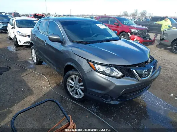 JN1BJ1CP3JW186901 2018 NISSAN ROGUE - Image 1
