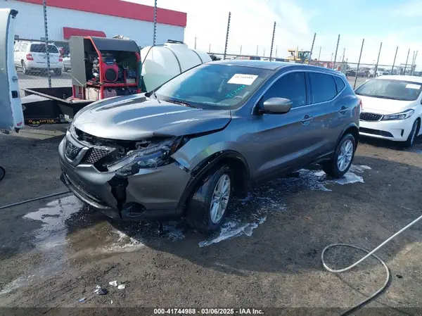 JN1BJ1CP3JW186901 2018 NISSAN ROGUE - Image 2