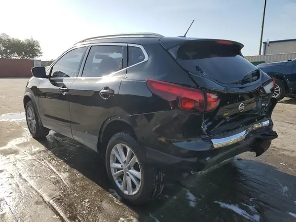 JN1BJ1CP3JW188888 2018 NISSAN ROGUE - Image 2