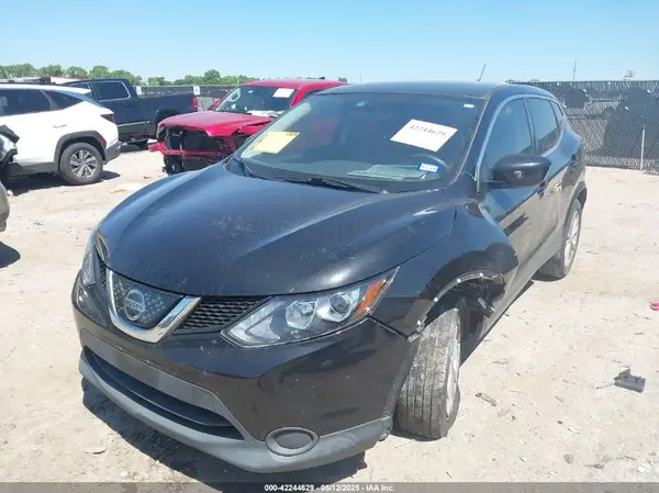 JN1BJ1CP3JW189281 2018 NISSAN ROGUE - Image 2