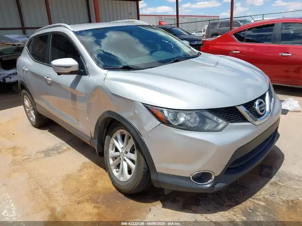 JN1BJ1CP4HW001605 2017 NISSAN ROGUE - Image 1