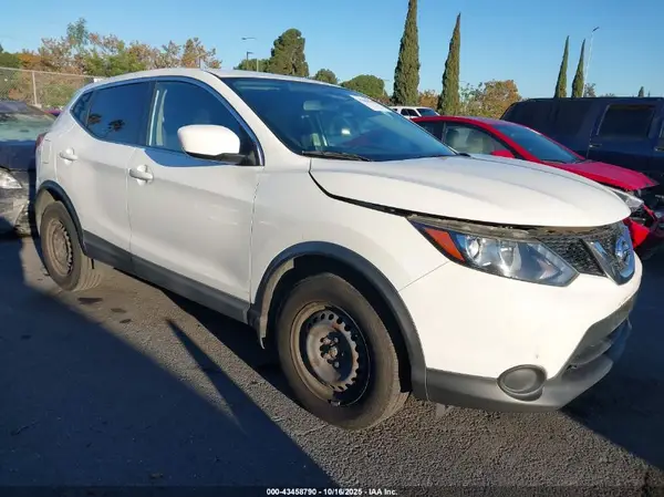 JN1BJ1CP4HW004570 2017 NISSAN ROGUE - Image 1
