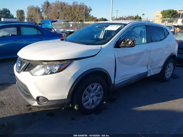 JN1BJ1CP4HW004570 2017 NISSAN ROGUE - Image 2