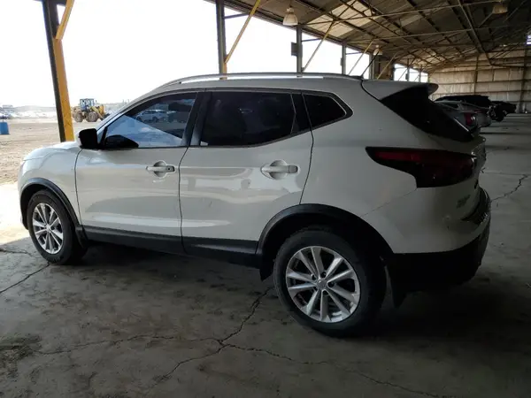 JN1BJ1CP4HW010742 2017 NISSAN ROGUE - Image 2
