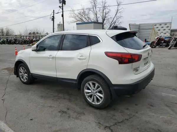 JN1BJ1CP4HW011261 2017 NISSAN ROGUE - Image 2