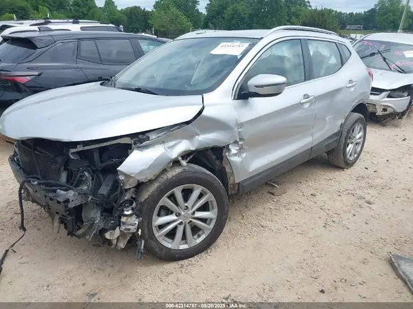 JN1BJ1CP4HW011373 2017 NISSAN ROGUE - Image 2