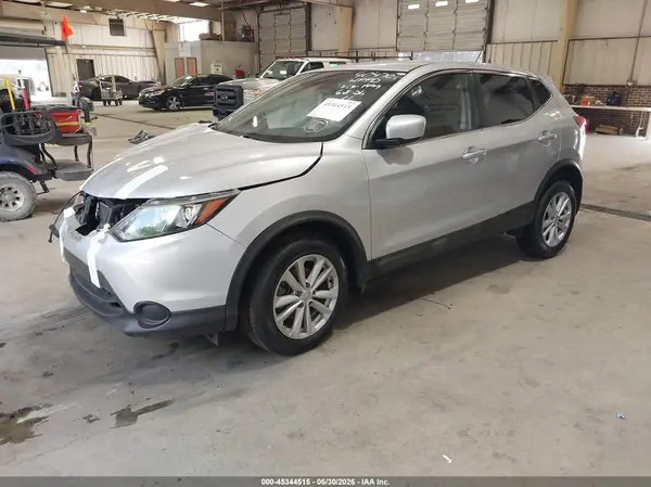 JN1BJ1CP4HW011499 2017 NISSAN ROGUE - Image 2