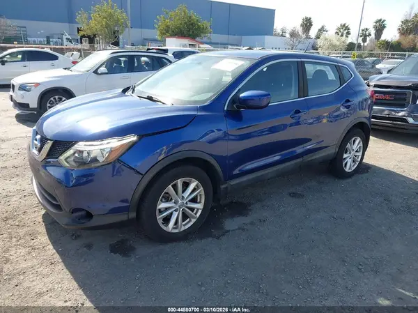JN1BJ1CP4HW011888 2017 NISSAN ROGUE - Image 2