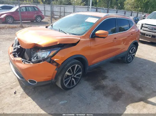JN1BJ1CP4HW012748 2017 NISSAN ROGUE - Image 2