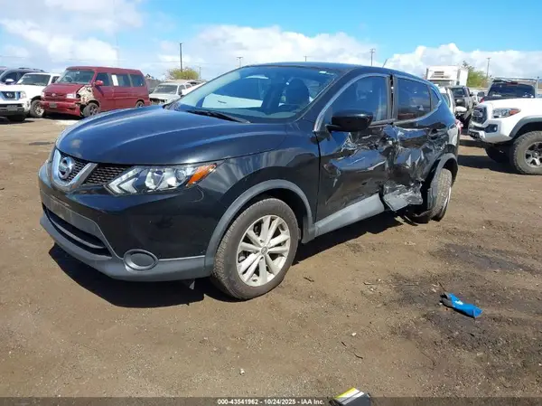 JN1BJ1CP4HW012989 2017 NISSAN ROGUE - Image 2
