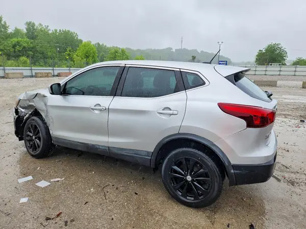 JN1BJ1CP4HW013981 2017 NISSAN ROGUE - Image 2