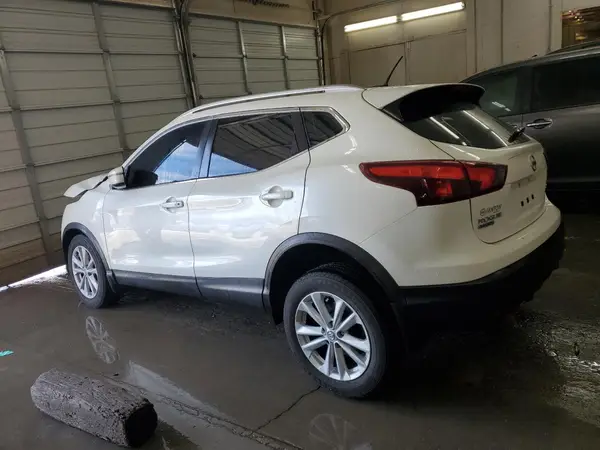 JN1BJ1CP4HW015763 2017 NISSAN ROGUE - Image 2