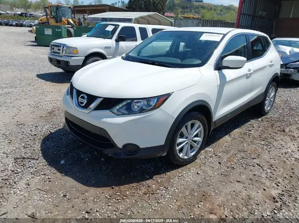JN1BJ1CP4HW016685 2017 NISSAN ROGUE - Image 2