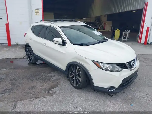 JN1BJ1CP4HW018811 2017 NISSAN ROGUE - Image 1