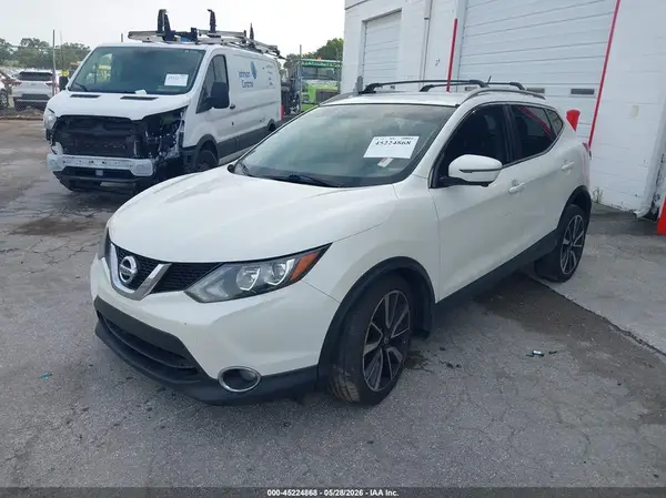 JN1BJ1CP4HW018811 2017 NISSAN ROGUE - Image 2