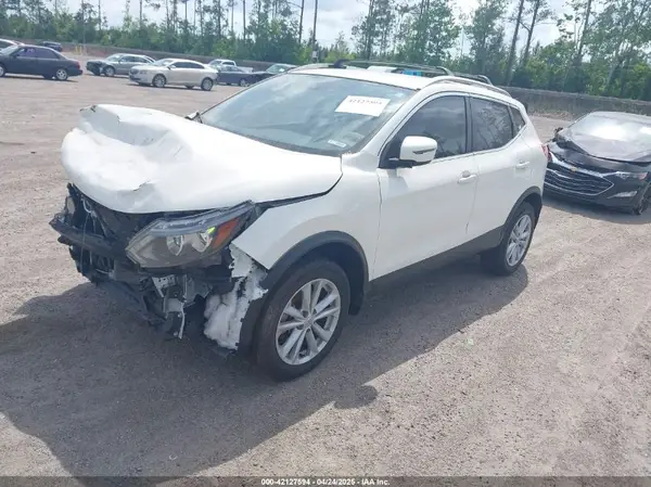JN1BJ1CP4HW018940 2017 NISSAN ROGUE - Image 2