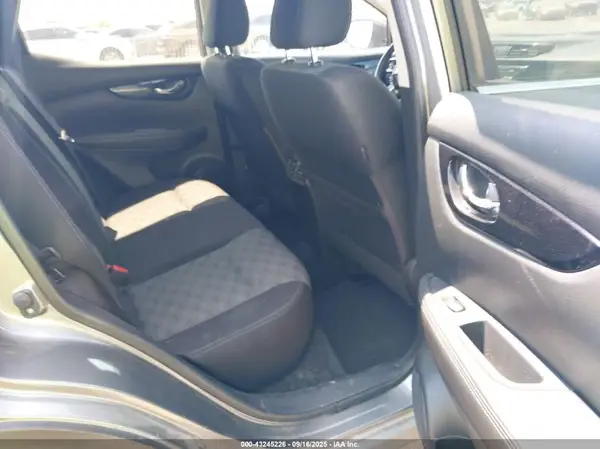 JN1BJ1CP4HW021403 2017 NISSAN ROGUE - Image 8