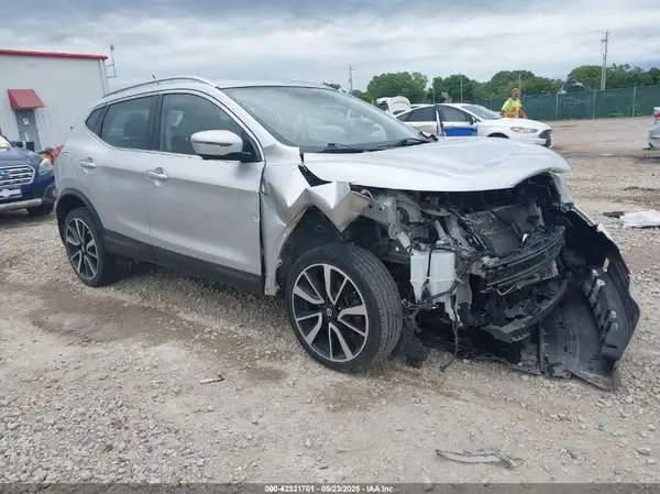 JN1BJ1CP4HW022907 2017 NISSAN ROGUE - Image 1