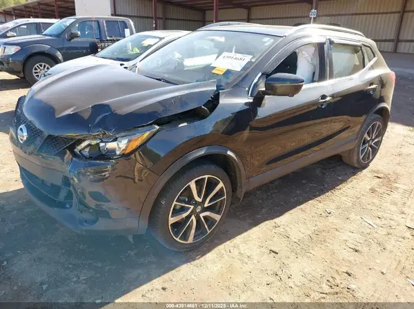 JN1BJ1CP4HW025399 2017 NISSAN ROGUE - Image 2