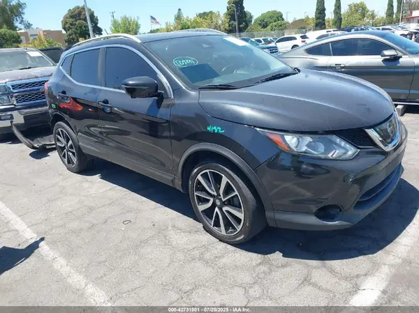 JN1BJ1CP4HW025869 2017 NISSAN ROGUE - Image 1