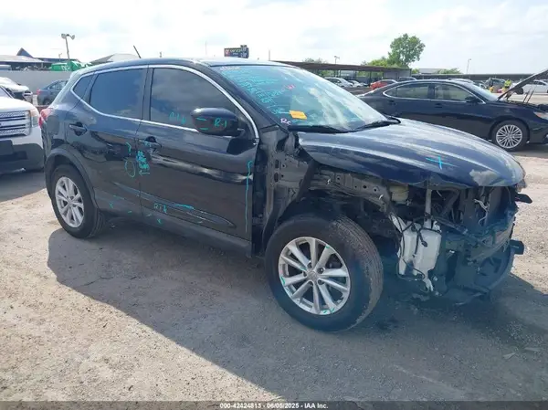 JN1BJ1CP4HW028481 2017 NISSAN ROGUE - Image 1