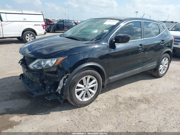 JN1BJ1CP4HW028481 2017 NISSAN ROGUE - Image 2